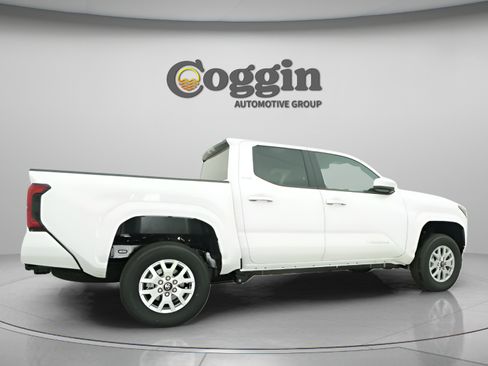 Used 2026 Toyota Tacoma SR5 RWD image 18