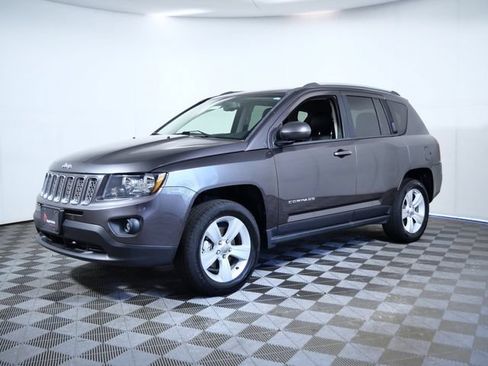 Used 2015 Jeep Compass Latitude AWD/4WD image 2
