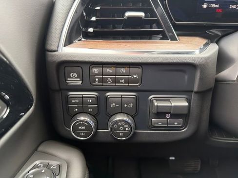 New 2026 Chevrolet Suburban High Country image 33