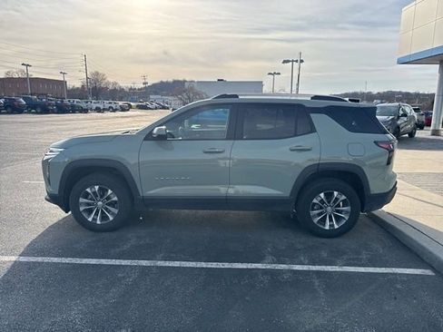 Used 2025 Chevrolet Equinox LT w/ Convenience Package II image 4