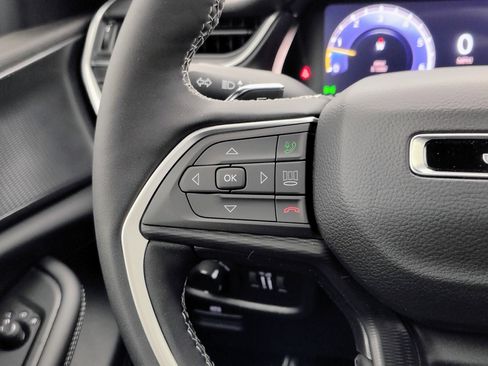 New 2025 Jeep Grand Cherokee L Altitude image 37