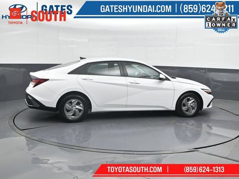 Used 2025 Hyundai Elantra SE FWD image 3