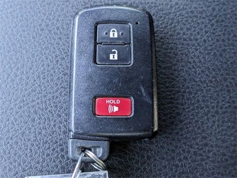 Used 2021 Toyota Tacoma Limited image 32