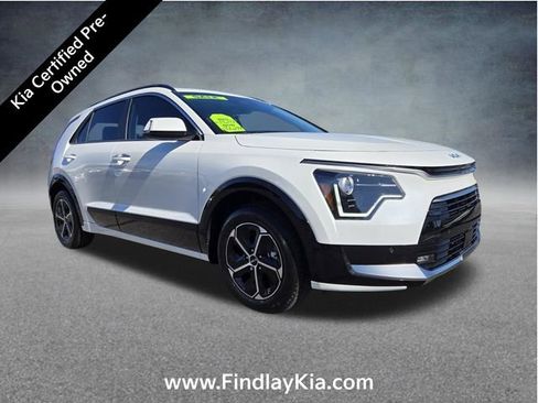Certified 2025 Kia Niro SX image 3