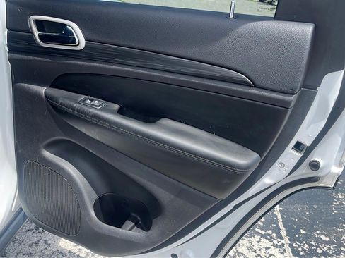 Used 2020 Jeep Grand Cherokee Laredo w/ Security & Convenience Group image 14