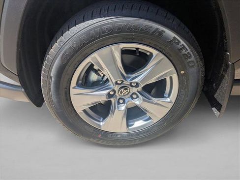 Used 2025 Toyota Tacoma SR5 image 15