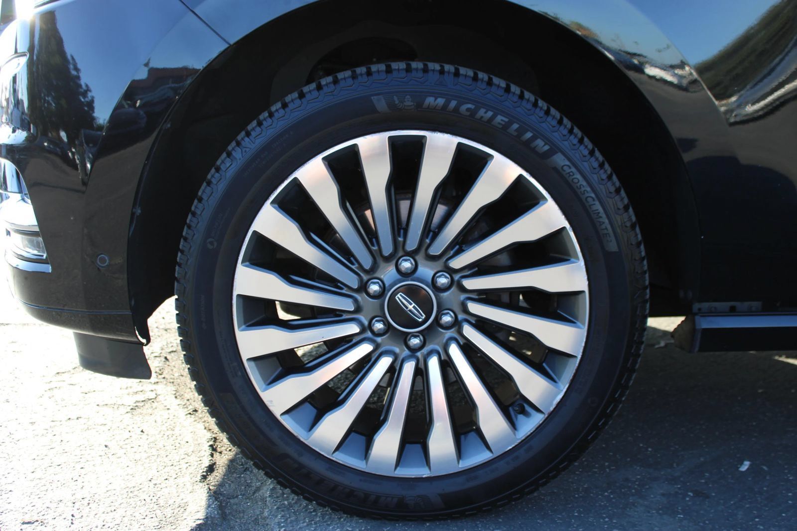 Used 2018 Lincoln Navigator L Reserve w/ Technology Package AWD/4WD image 6