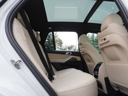 Used 2022 BMW X5 xDrive40i w/ Parking Assistance Package image 38