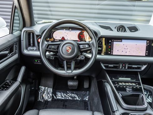 Certified 2024 Porsche Cayenne AWD/4WD image 13