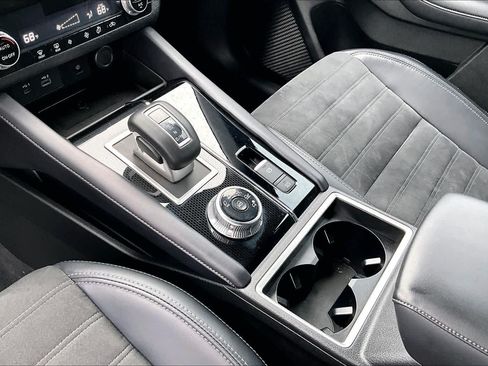 Used 2024 Mitsubishi Outlander SE Black Edition FWD image 16