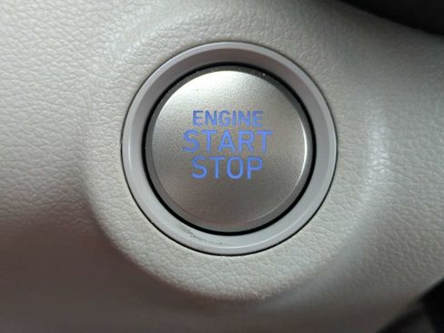 Used 2025 Hyundai Venue SEL FWD image 34