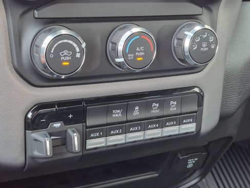 Used 2024 RAM 2500 Big Horn w/ Protection Group AWD/4WD image 18