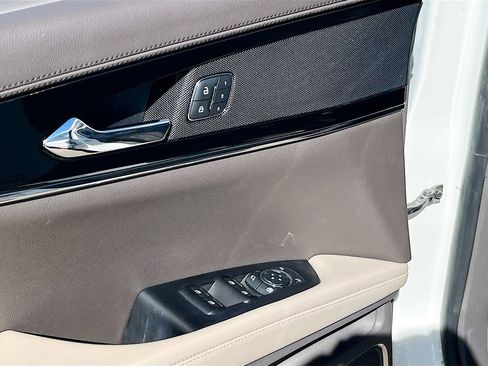 Used 2023 Lincoln Nautilus AWD image 17