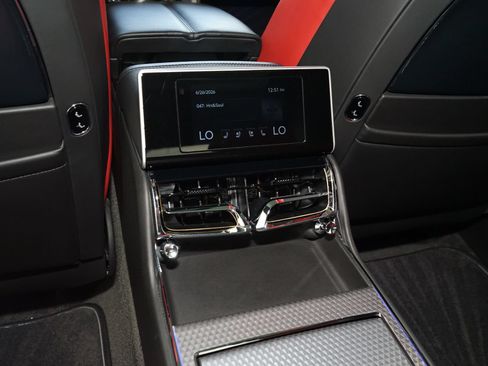 Used 2022 Bentley Flying Spur Plug-In Hybrid AWD/4WD image 23