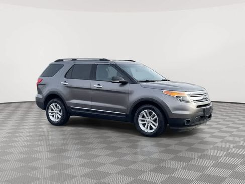 Used 2014 Ford Explorer XLT w/ Equipment Group 202A image 2