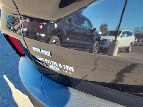 Certified 2022 Ford Escape SE w/ SE Sport Appearance Package image 7