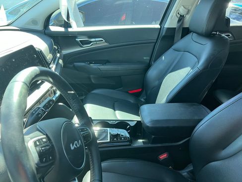 Used 2025 Kia Sportage EX FWD image 9