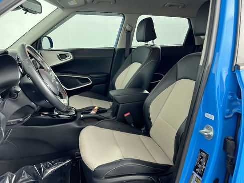 Used 2023 Kia Soul GT-Line FWD image 8