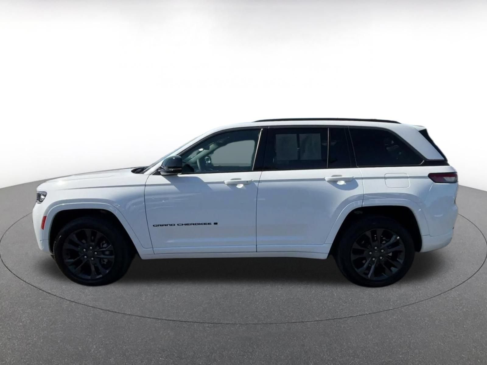 Used 2026 Jeep Grand Cherokee Limited AWD/4WD image 8