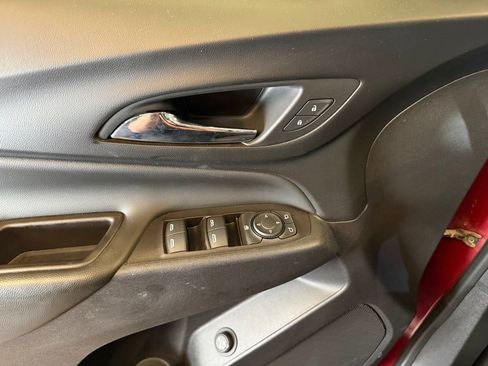 Used 2021 Chevrolet Equinox LT image 19