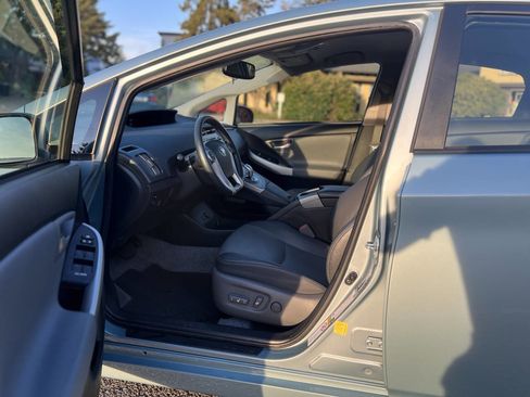 Used 2015 Toyota Prius Four FWD image 10
