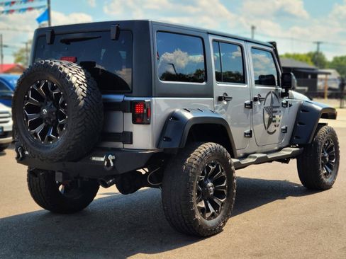Used 2013 Jeep Wrangler Unlimited Sahara w/ Connectivity Group AWD/4WD image 4