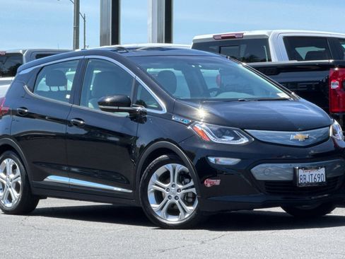 Used 2017 Chevrolet Bolt LT FWD image 2