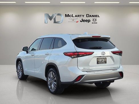 Used 2022 Toyota Highlander Platinum AWD/4WD image 4