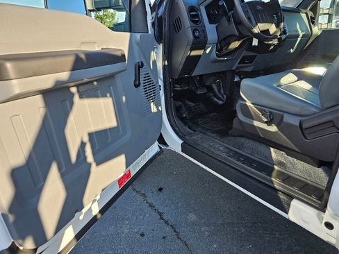 Used 2012 Ford F450 XL w/ High Capacity Trailer Tow Pkg image 28