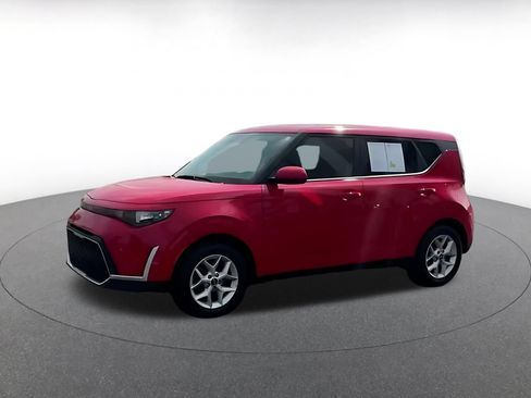 Used 2025 Kia Soul LX w/ LX Technology Package FWD image 7