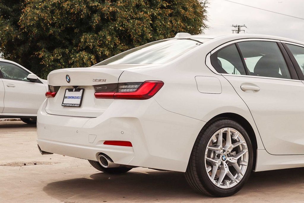 Used 2026 BMW 330i Sedan w/ Convenience Package RWD image 11