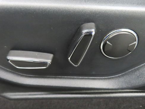 Used 2019 Ford F350 Lariat image 10