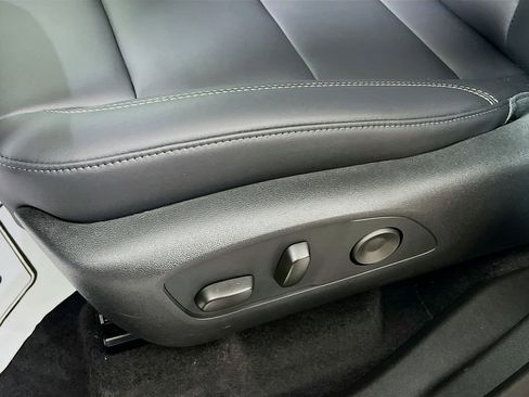 New 2026 GMC Acadia Elevation w/ Elevation Premium Package AWD/4WD image 15