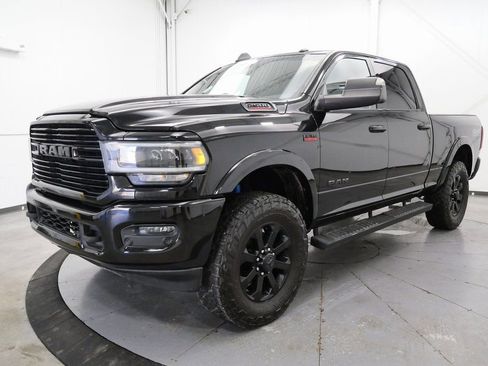 Used 2019 RAM 2500 Laramie w/ Black Appearance Package image 3