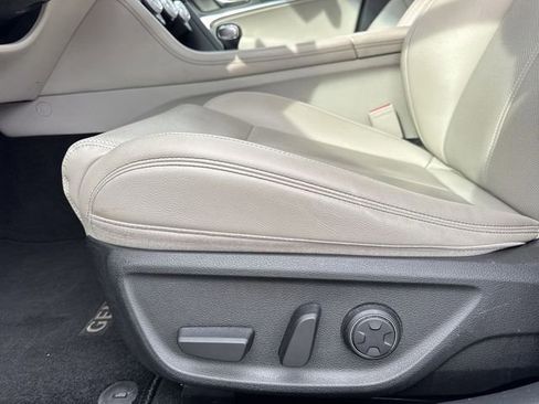 Used 2023 Genesis G70 2.0T image 12