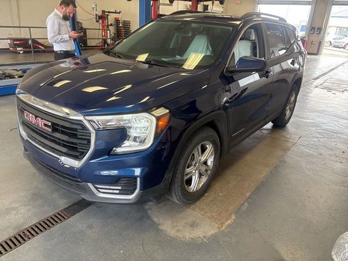 Used 2022 GMC Terrain SLE w/ Driver Convenience Package image 6