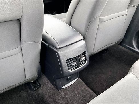 Used 2019 Ford Fusion SE FWD image 31