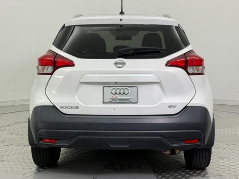 Used 2019 Nissan Kicks SV image 10