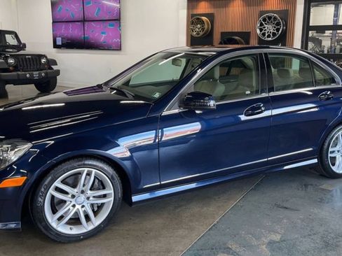 Used 2014 Mercedes-Benz C 300 4MATIC Sedan image 1