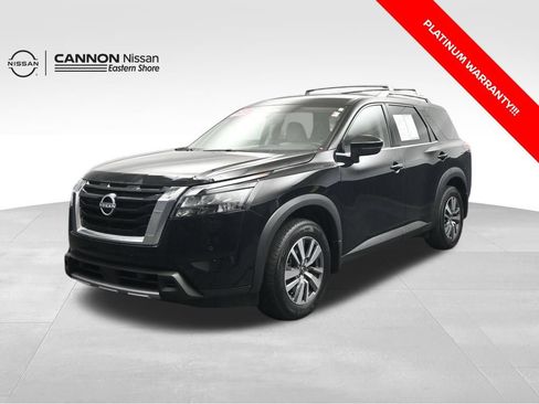 Used 2025 Nissan Pathfinder SL FWD image 1