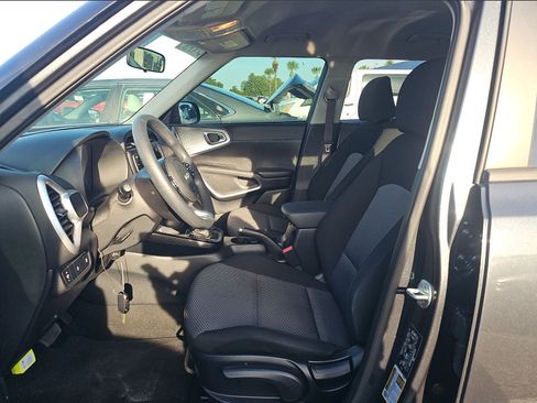 Used 2022 Kia Soul LX FWD image 8