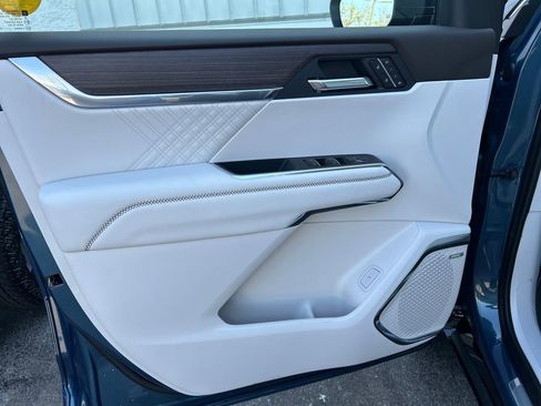 New 2026 GMC Acadia Denali w/ Super Cruise Package image 12