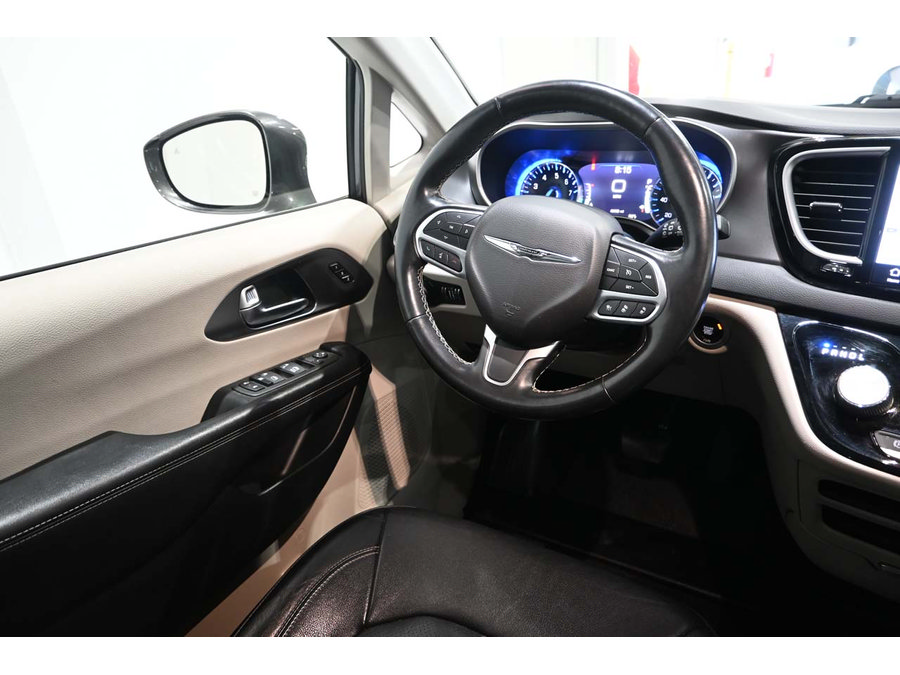 Used 2022 Chrysler Pacifica Touring-L FWD image 23