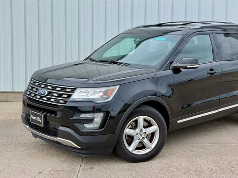 Used 2016 Ford Explorer XLT w/ Equipment Group 202A AWD/4WD image 2