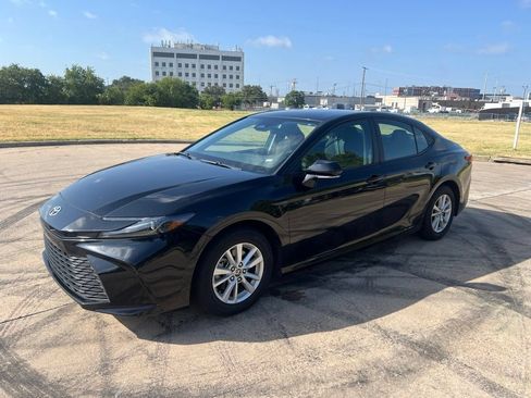 Used 2025 Toyota Camry LE FWD image 1