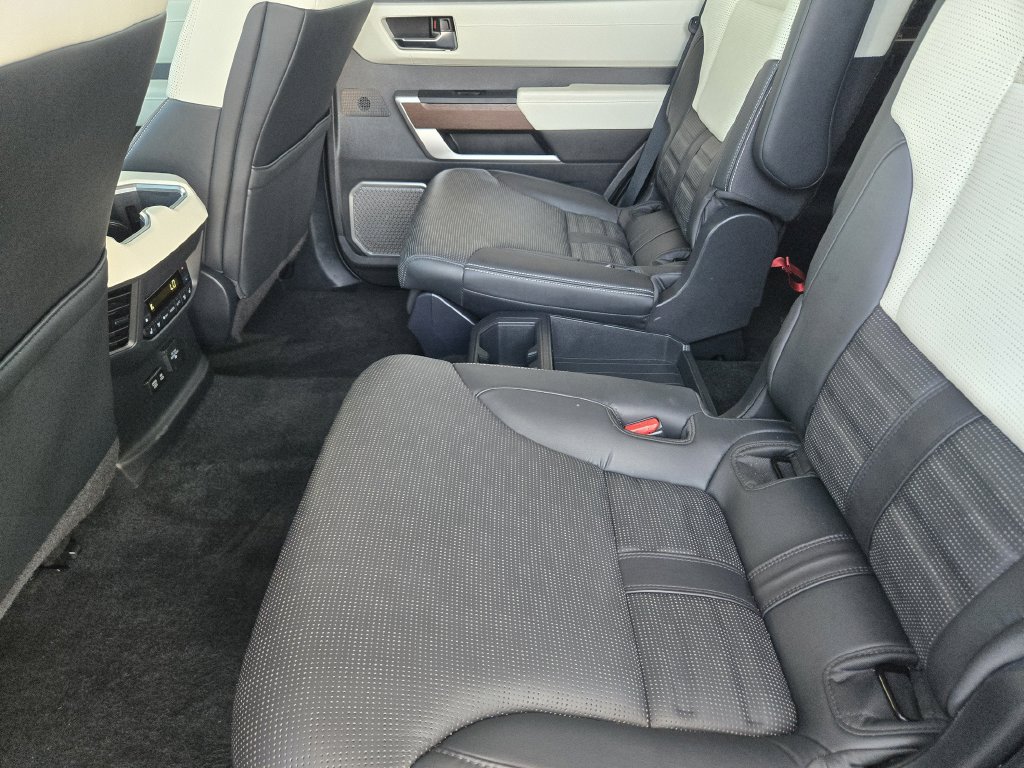 Used 2024 Toyota Sequoia Capstone AWD/4WD image 30