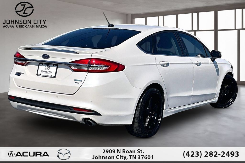 Used 2017 Ford Fusion SE w/ Equipment Group 201A FWD image 2