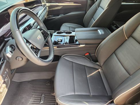 Used 2026 Cadillac Escalade ESV Sport w/ Touring Package AWD/4WD image 12