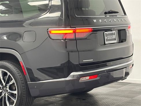 Used 2022 Jeep Wagoneer Series III w/ Premium Group I image 7
