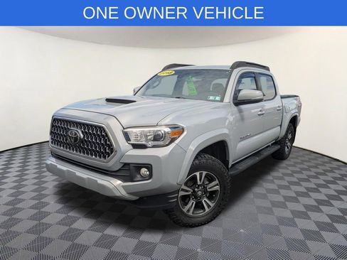 Used 2018 Toyota Tacoma TRD Sport AWD/4WD image 1
